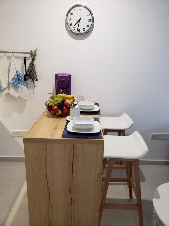 Modern & Cozy Studio W/ Backyard Near City Center Lemesos Exteriér fotografie