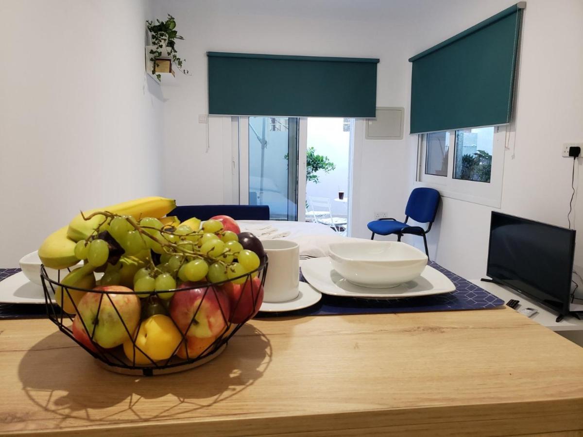Modern & Cozy Studio W/ Backyard Near City Center Lemesos Exteriér fotografie