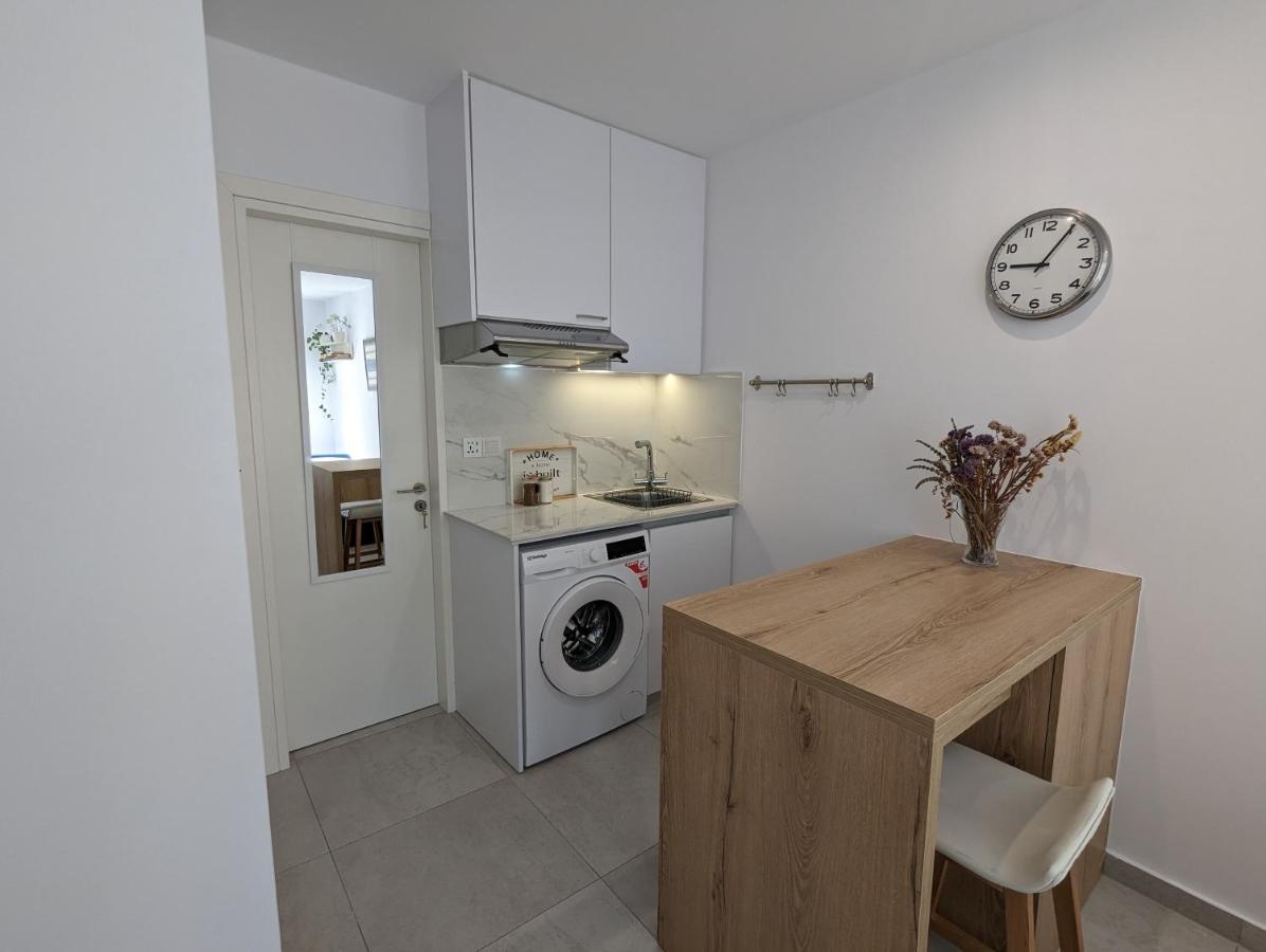 Modern & Cozy Studio W/ Backyard Near City Center Lemesos Exteriér fotografie